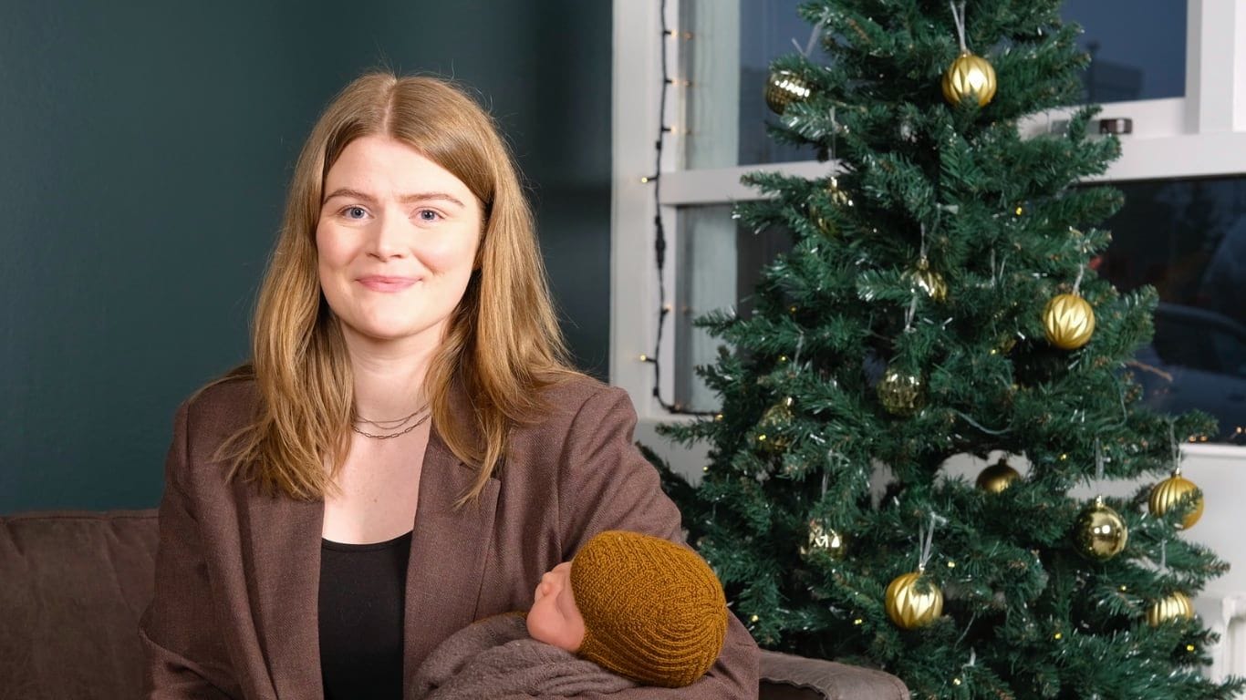 Kristín Kormáksdóttir, verkefnastjóri hjá Mílu ásamt sínu nýfædda barni